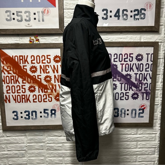 London Marathon 2023 official new balance jacket - Picture 3 of 5